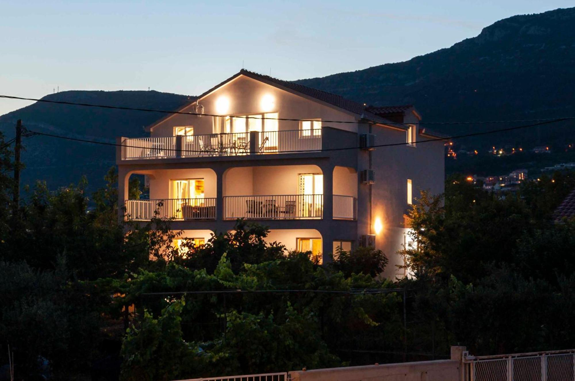 Apartment Sunshine, Sunrise, Sunset Kaštela Esterno foto